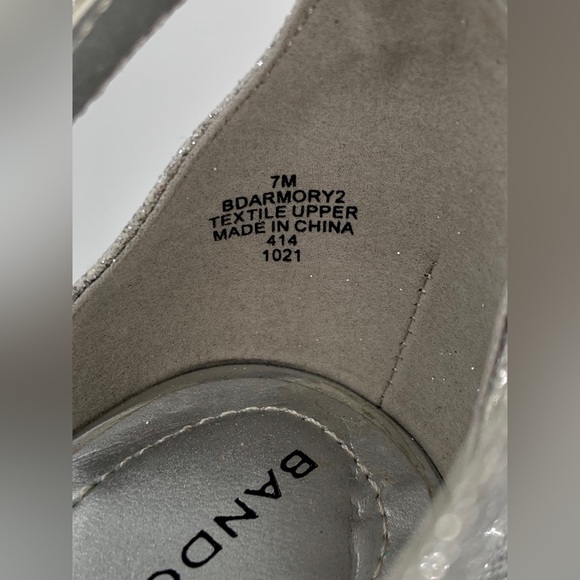 NWT Bandolino Women’s Armory Ankle Strap Silver Sandals Shoes - Picture 9 of 9
